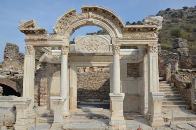 The_Temple_of_Hadrian_(16127691050)